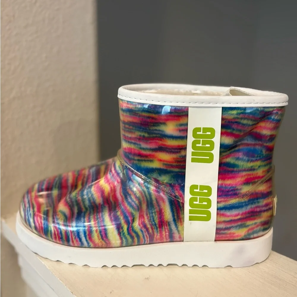 UGG Pixilate Mini Classic Boot Girl’s Sz 5 Multi-Color/Clear Rain Snow Boots